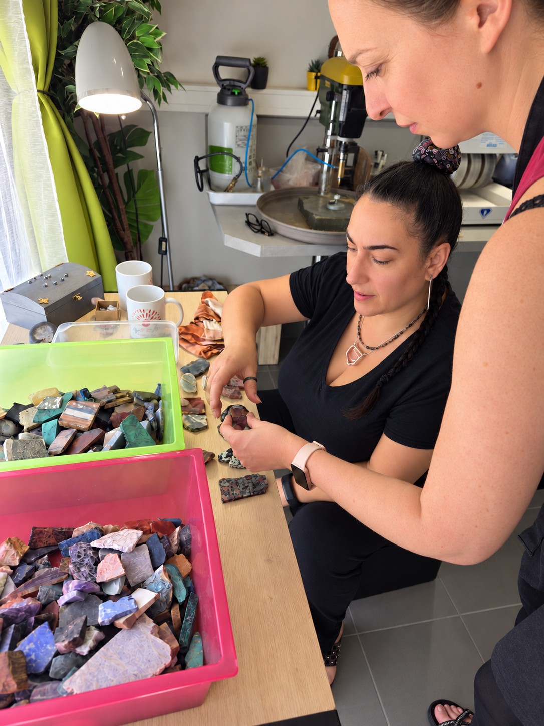 Initiation à la taille de pierre dans l’atelier de Messimy.